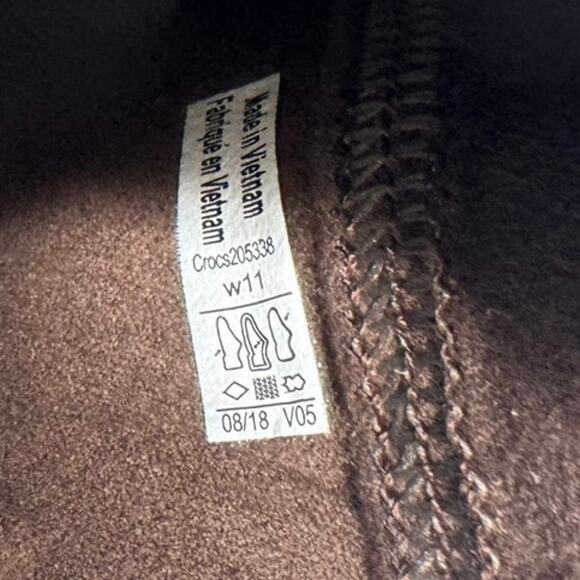 Women's CROCS Leigh Wedge Chelsea ankle boot like new Size 11w - Picture 9 of 9